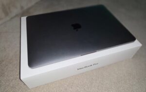 MacBook Pro 13” M2 | 8GB/256GB | Z.G.A.N. | Compleet in doos