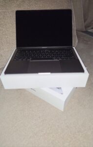 MacBook Pro 13” M2 | 8GB/256GB | Z.G.A.N. | Compleet in doos